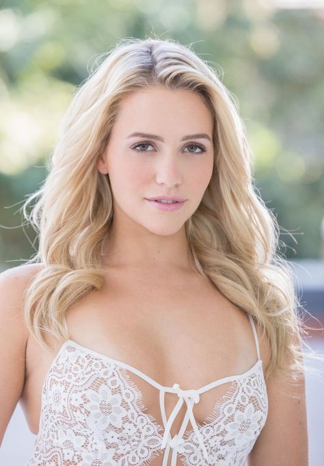 Mia Malkova Oyuncu Yapımcı TurkceAltyazi org