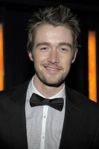 Robert Buckley