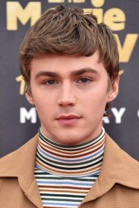 Miles Heizer