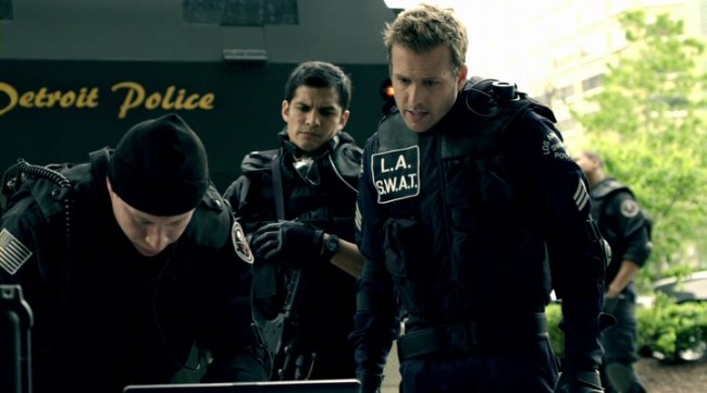 Огненный swat. S.W.A.T.: Огненная буря фильм 2011. Сват Огненная буря. SWAT Огненная буря 2011. Сват Огненная буря фильм.