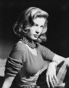 Lauren Bacall 8042