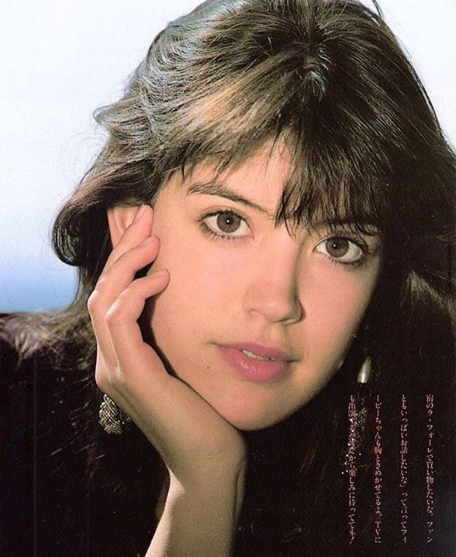 Phoebe Cates G Rsel Turkcealtyazi Org