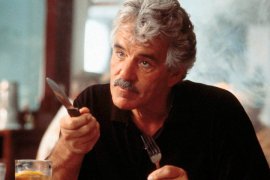 Dennis Farina 254289