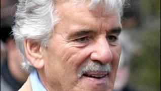 Dennis Farina 254307