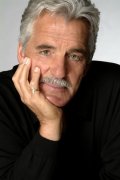 Dennis Farina 254278