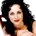 Bebe Neuwirth