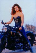 Tracy Scoggins 423611