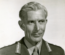 Alan Napier 395610