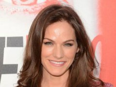 Kelly Overton 278320