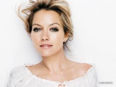 Becki Newton 133779