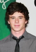 Charlie McDermott 277274