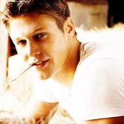 Zach Roerig 257649