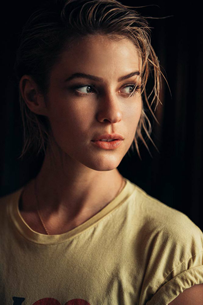 Linsey Godfrey - Görsel 10 - TurkceAltyazi.org