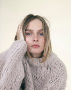 Olivia DeJonge 533382