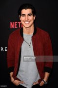 Henry Zaga 361755